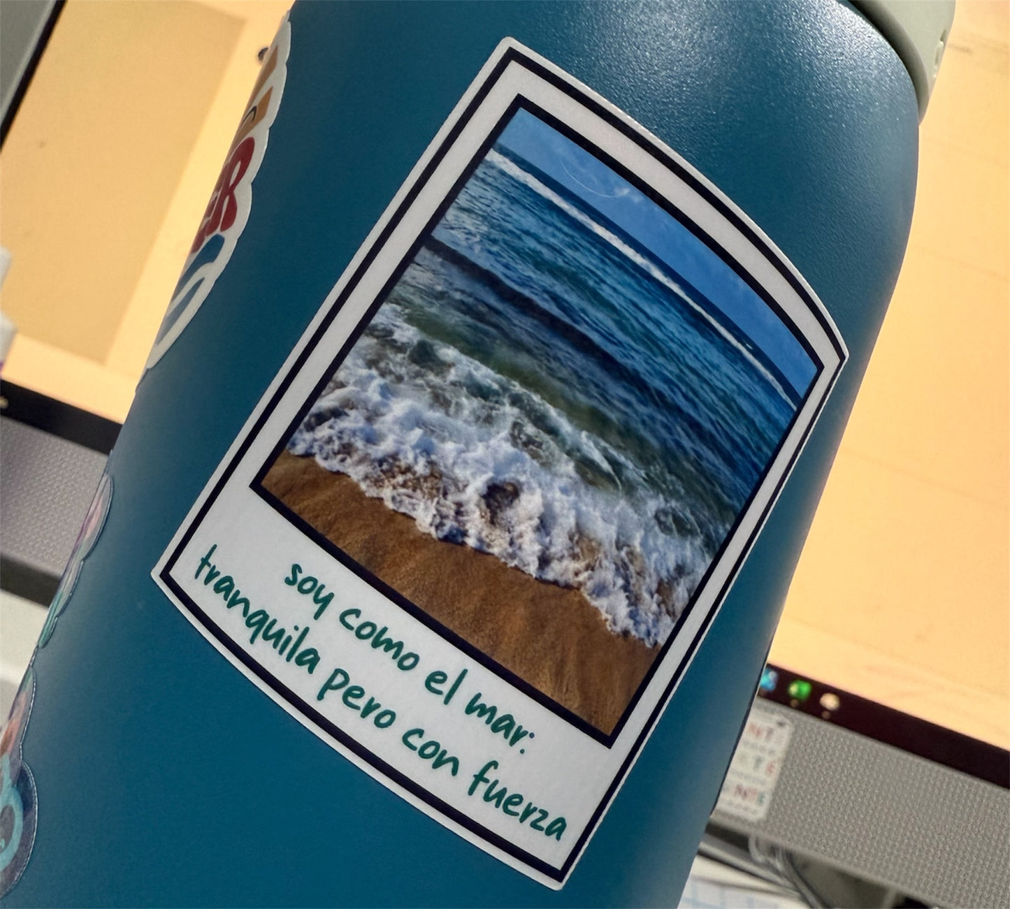 Sticker Polaroid – “Soy como el mar: tranquila, pero con fuerza”