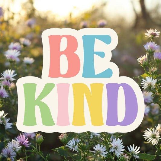 Pegatina motivacional “Be Kind” en diseño colorido para decorar laptops, botellas y más